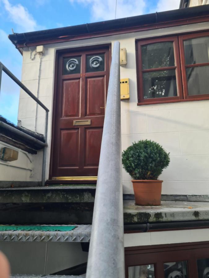 Brown Cow Apartment ดอลตัน อิน เฟอร์เนส ภายนอก รูปภาพ